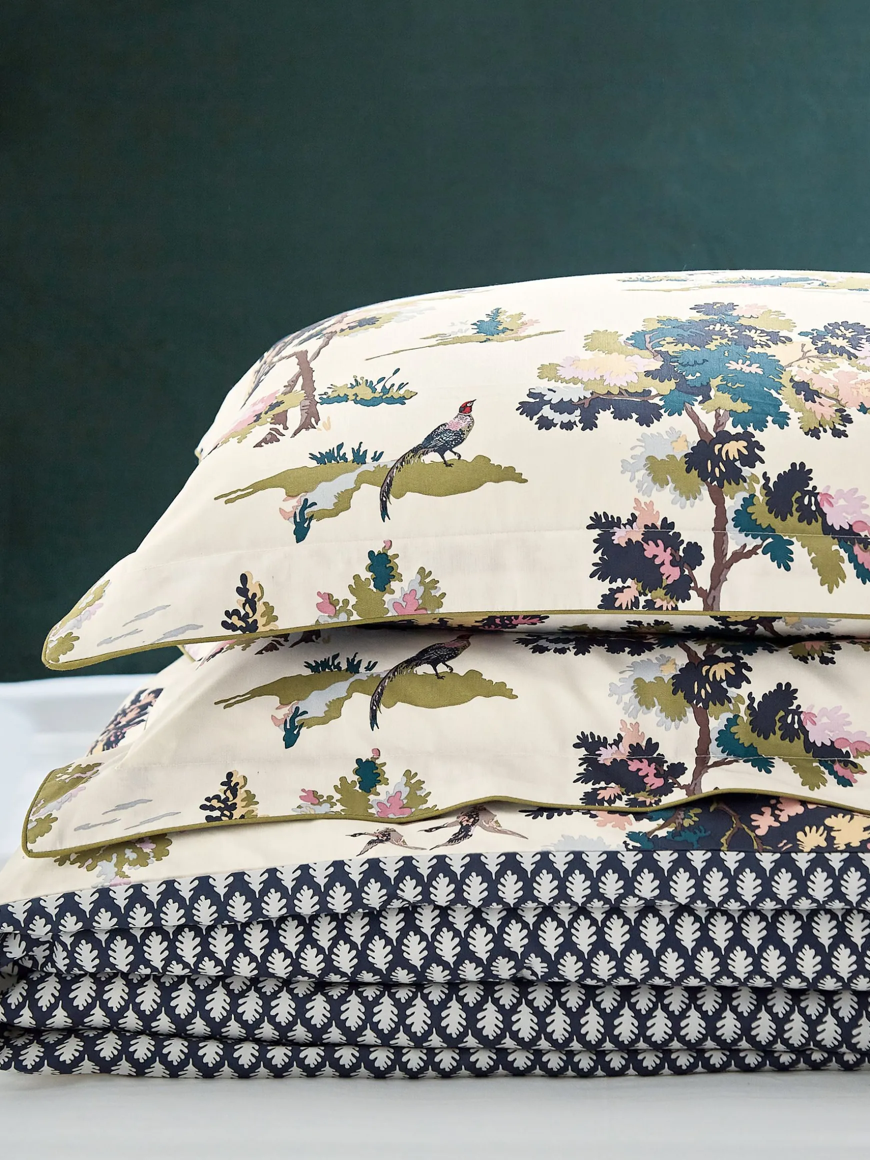 Black Woodland Scene Cover Set